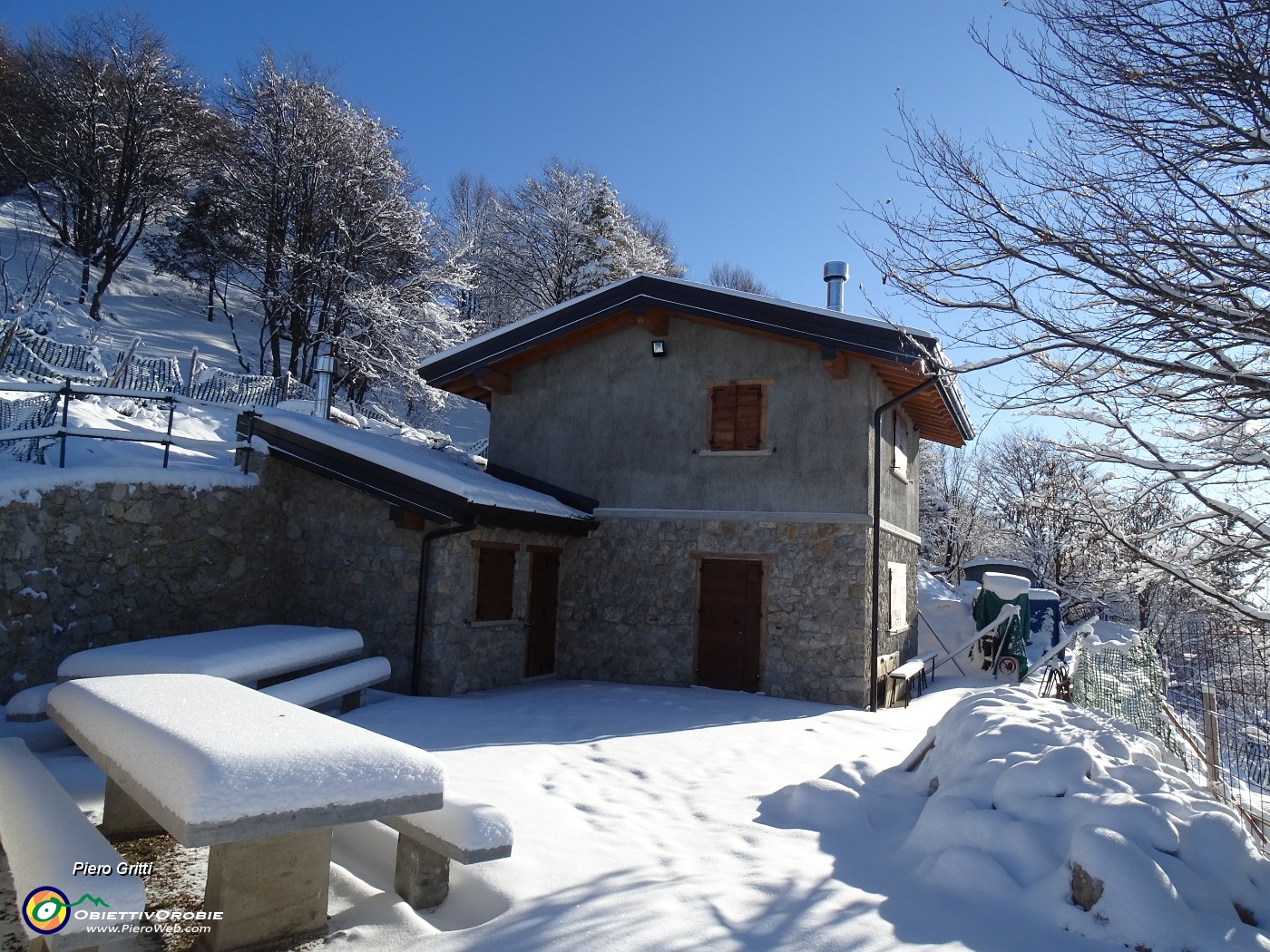 39 Rif. Monte Suchello (1510 m) inaugurato da poco, il 10 luglio 2022.JPG